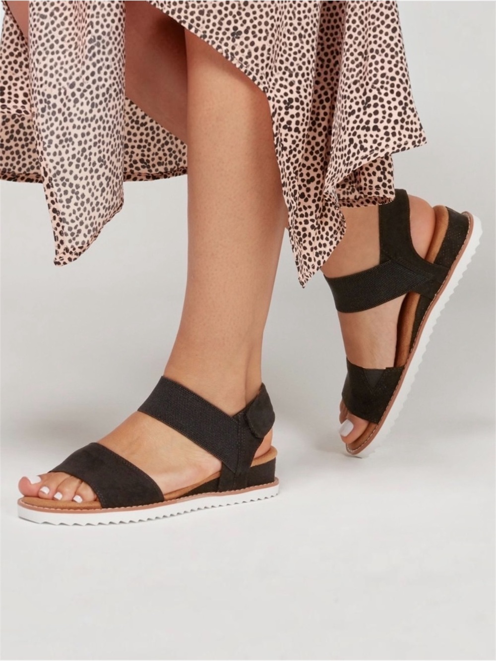 Skechers Cali Desert Kiss Wedge Sandal in Black Size 6 1/2 NWT